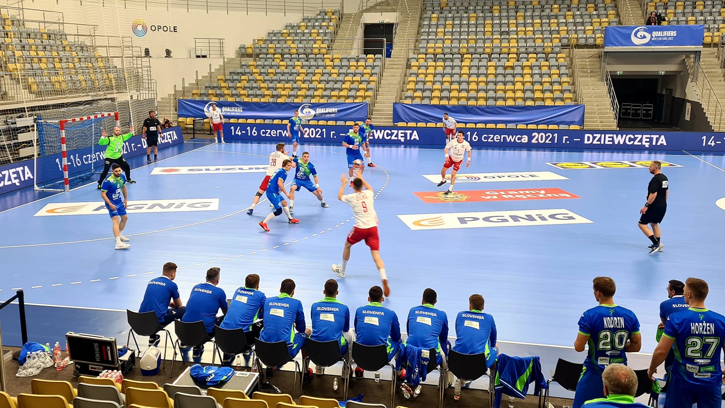 piłkarze reprezentacji w staegu arenie