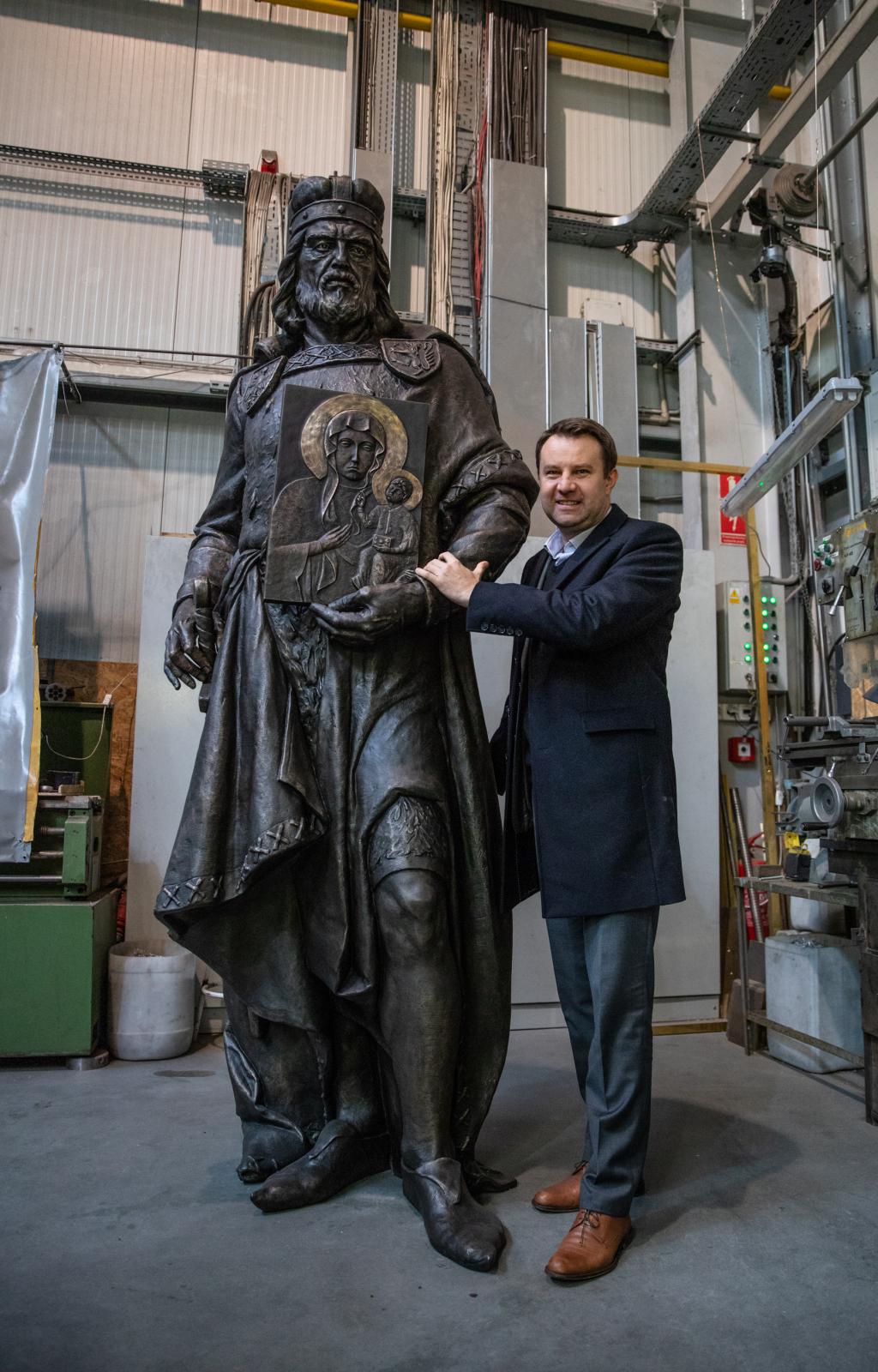 Prezydent Opola przy pomniku Opolczyka