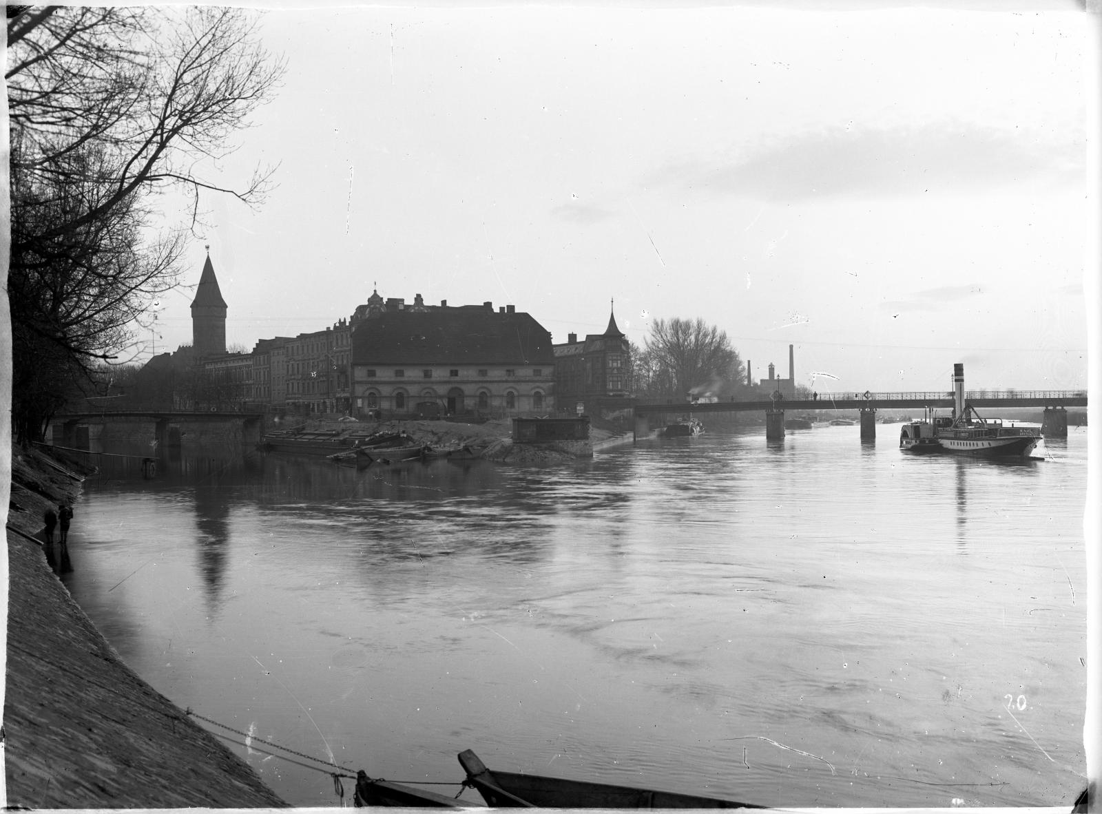 Widok na Ostrówek z prawego brzegu Odry, lata 20. XX wieku