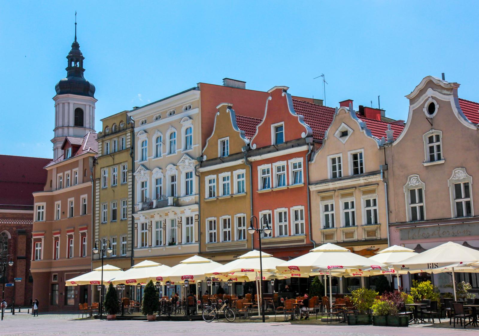 Ogródki restauracje na rynku w Opolu