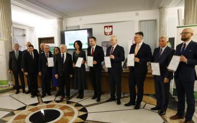 Prezydent Opola odbiera nagrodę za zrównoważony rozwój Opola