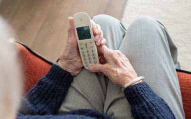 Telefon osoba starsza
