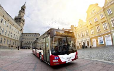 Autobus miejski na rynku