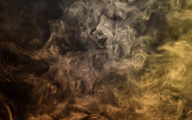 Zdjęcie przedstawia dym