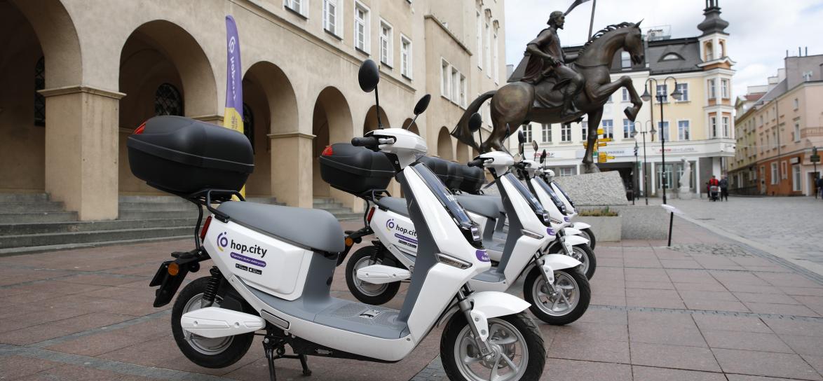 Skutery pod ratuszem