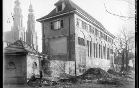Elektrownia przy obecnej ul. Baldego. W tle katedra opolska, lata 1911-1915.