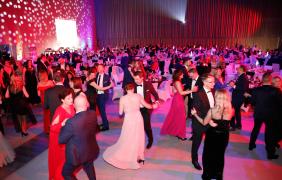 Parkiet pełen par był czymś, co towarzyszyło nam przez cały bal.